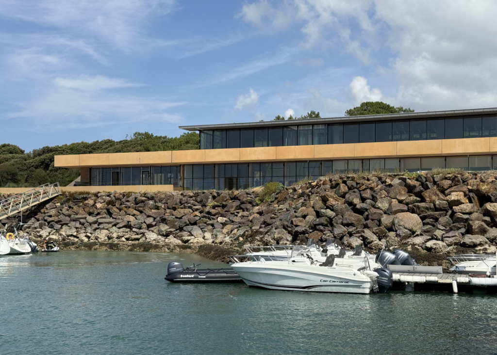 Capitainerie, commerces et espaces publics du port de Bourgenay – Talmont-Saint-Hilaire
